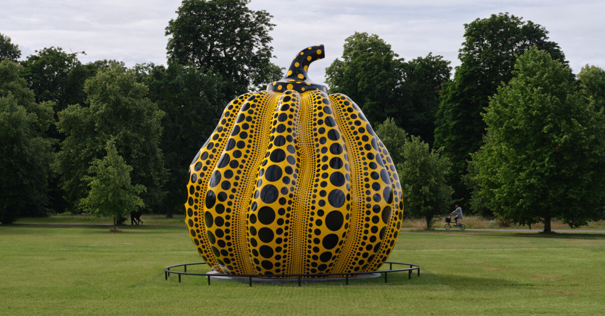 その他 Yayoi Kusama NaoshimaPumpkinWhite&purple SERPENTINE TO UNVEIL LARGE-SCALE PUBLIC SCULPTURE BY YAYOI
